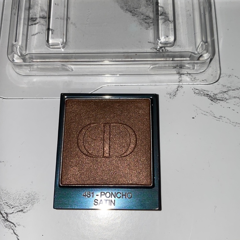NWOB Dior eyeshadow:481 Poncho (satin)
Never used
No box
Sold in pan 
No compact